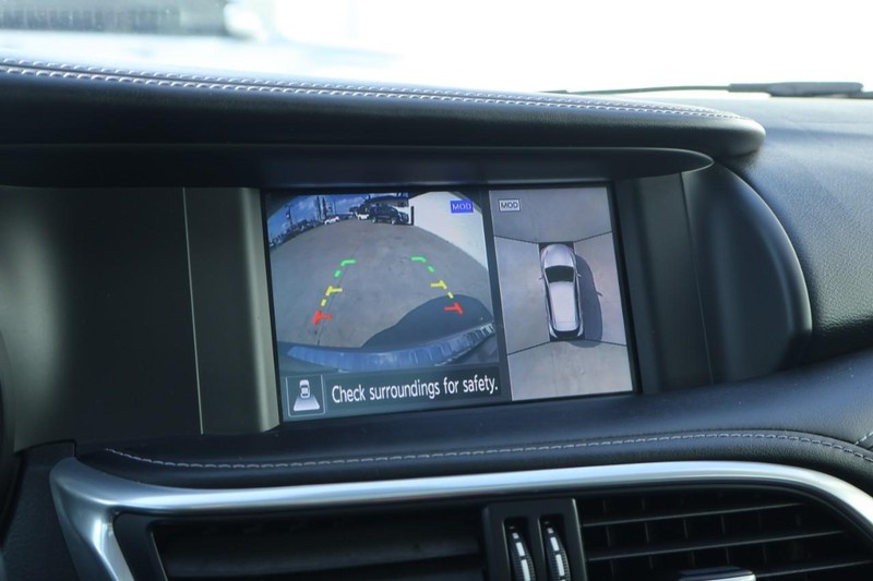 INFINITI QX30 Vehicle Full-screen Gallery Image 32