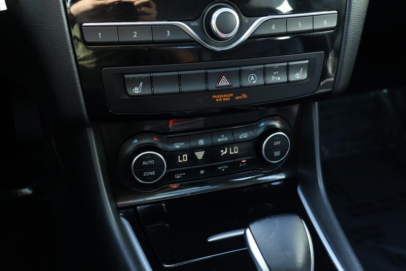 INFINITI QX30 Vehicle Full-screen Gallery Image 34