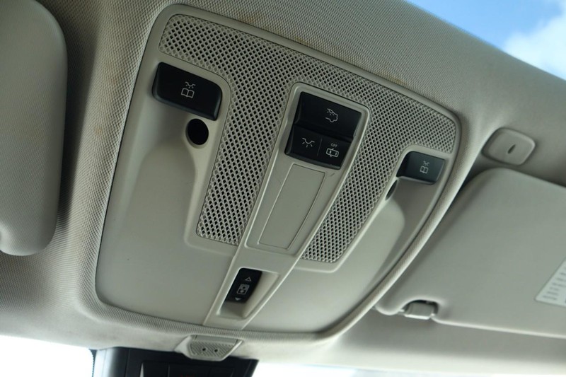 INFINITI QX30 Vehicle Full-screen Gallery Image 37