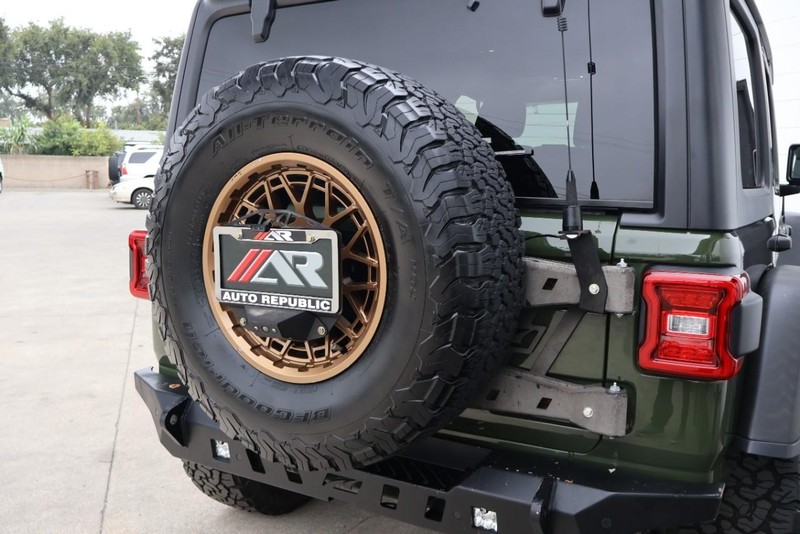 Jeep Wrangler Vehicle Full-screen Gallery Image 06