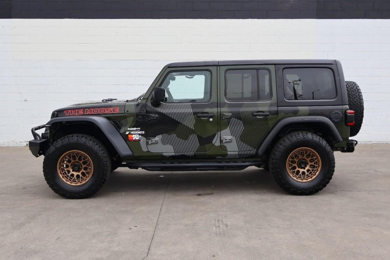 Jeep Wrangler Vehicle Full-screen Gallery Image 13