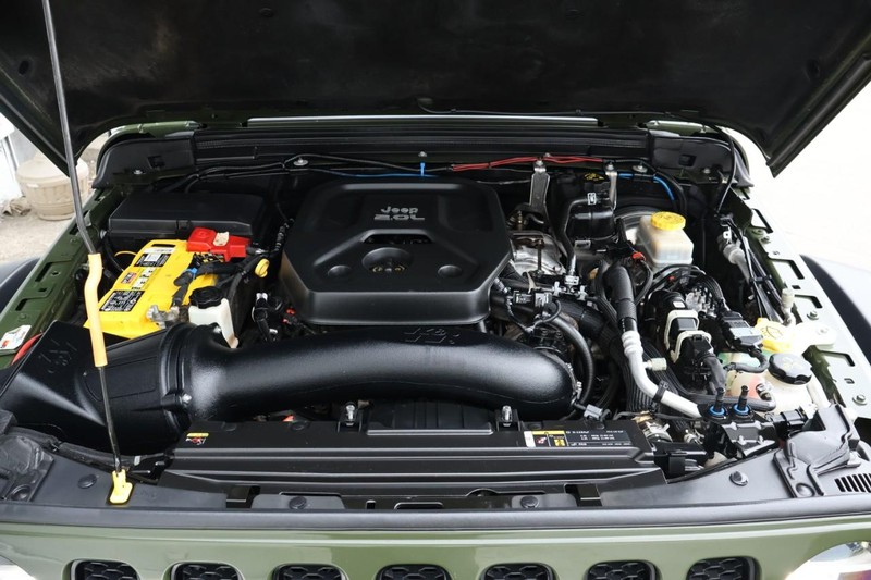 Jeep Wrangler Vehicle Full-screen Gallery Image 16