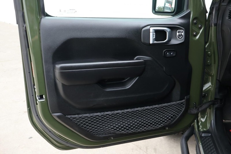 Jeep Wrangler Vehicle Full-screen Gallery Image 20