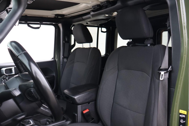 Jeep Wrangler Vehicle Full-screen Gallery Image 22