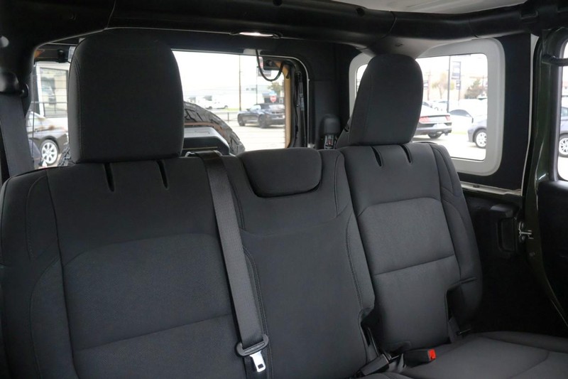 Jeep Wrangler Vehicle Full-screen Gallery Image 26