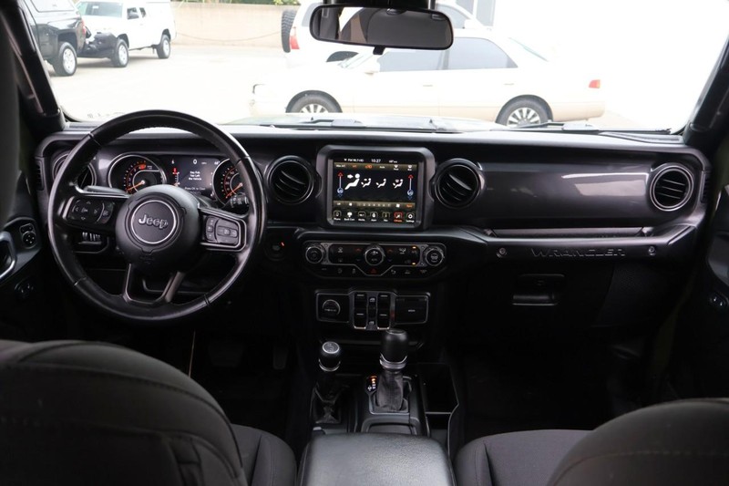 Jeep Wrangler Vehicle Full-screen Gallery Image 27