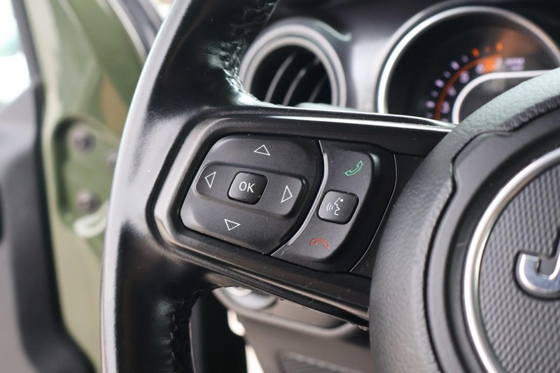 Jeep Wrangler Vehicle Full-screen Gallery Image 30