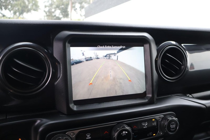 Jeep Wrangler Vehicle Full-screen Gallery Image 34