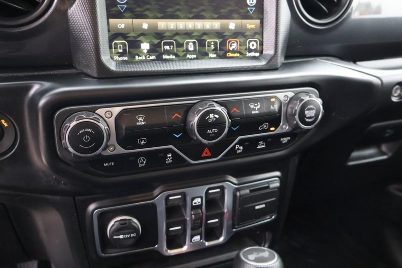 Jeep Wrangler Vehicle Full-screen Gallery Image 35