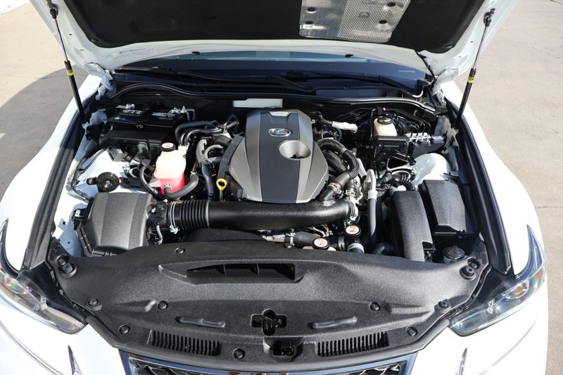 Lexus IS Vehicle Full-screen Gallery Image 13