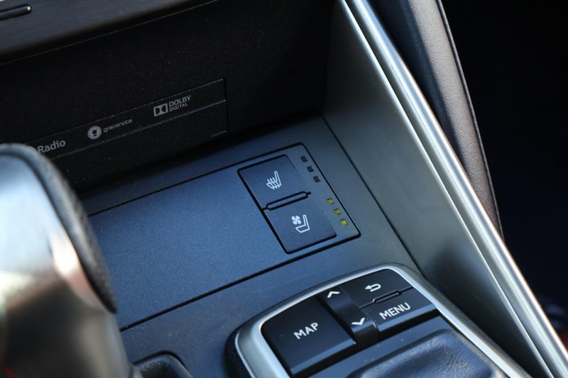 Lexus IS Vehicle Full-screen Gallery Image 38