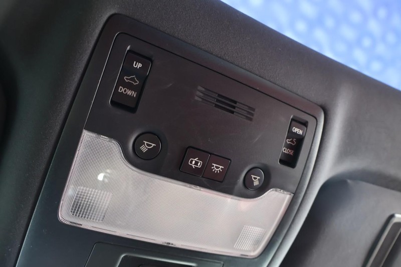 Lexus IS Vehicle Full-screen Gallery Image 41