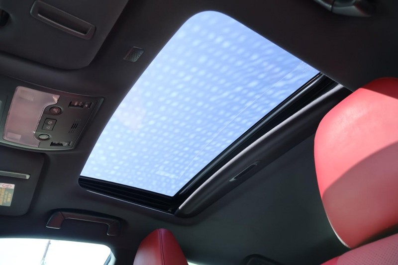 Lexus IS Vehicle Full-screen Gallery Image 42