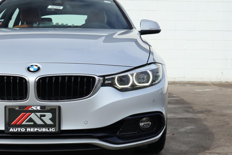 BMW 430i Vehicle Full-screen Gallery Image 03