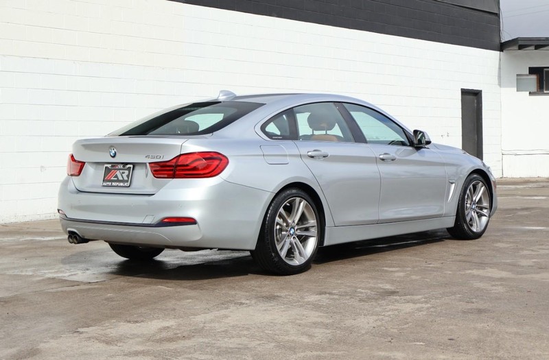 BMW 430i Vehicle Full-screen Gallery Image 05