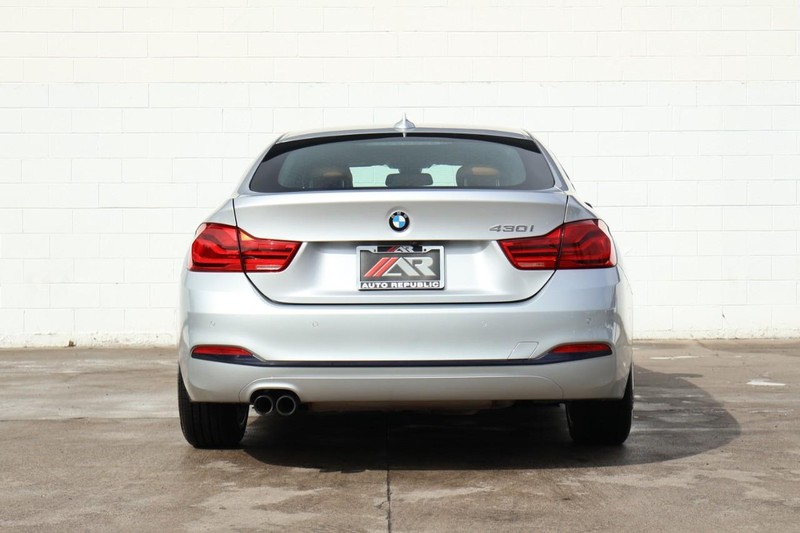 BMW 430i Vehicle Full-screen Gallery Image 06