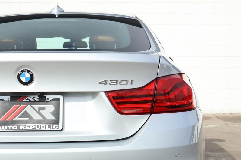 BMW 430i Vehicle Full-screen Gallery Image 07