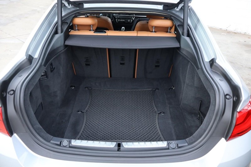 BMW 430i Vehicle Full-screen Gallery Image 09