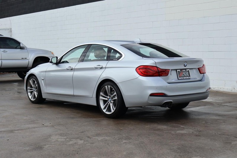BMW 430i Vehicle Full-screen Gallery Image 11