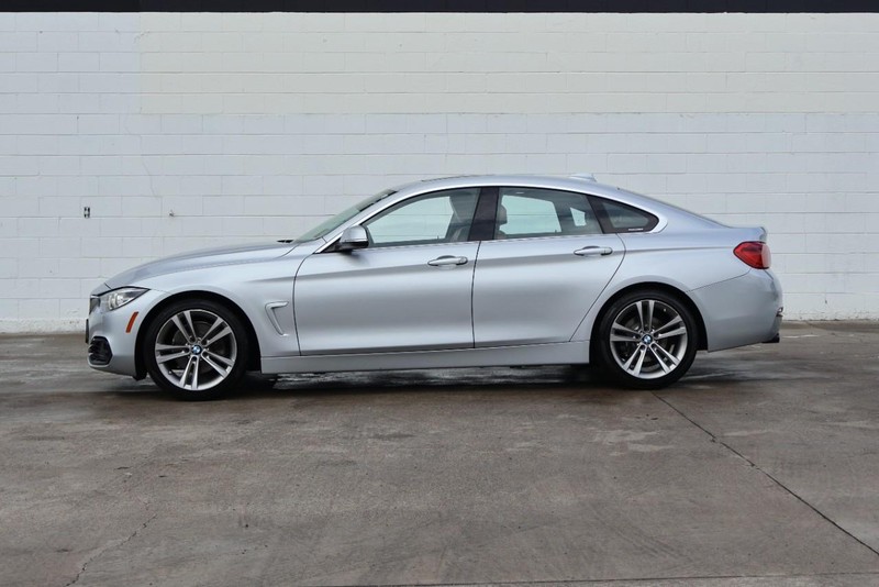 BMW 430i Vehicle Full-screen Gallery Image 12