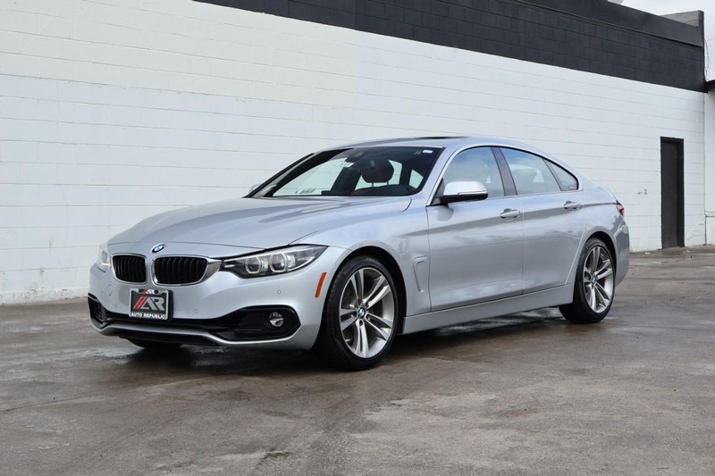 BMW 430i Vehicle Full-screen Gallery Image 13