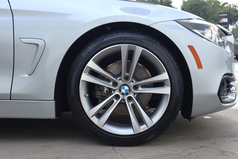 BMW 430i Vehicle Full-screen Gallery Image 15