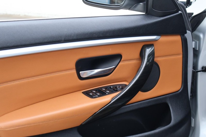 BMW 430i Vehicle Full-screen Gallery Image 17