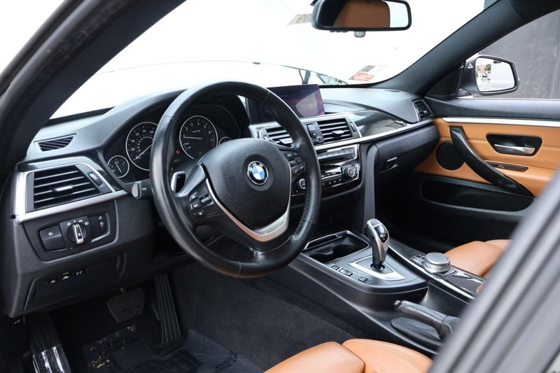 BMW 430i Vehicle Full-screen Gallery Image 18