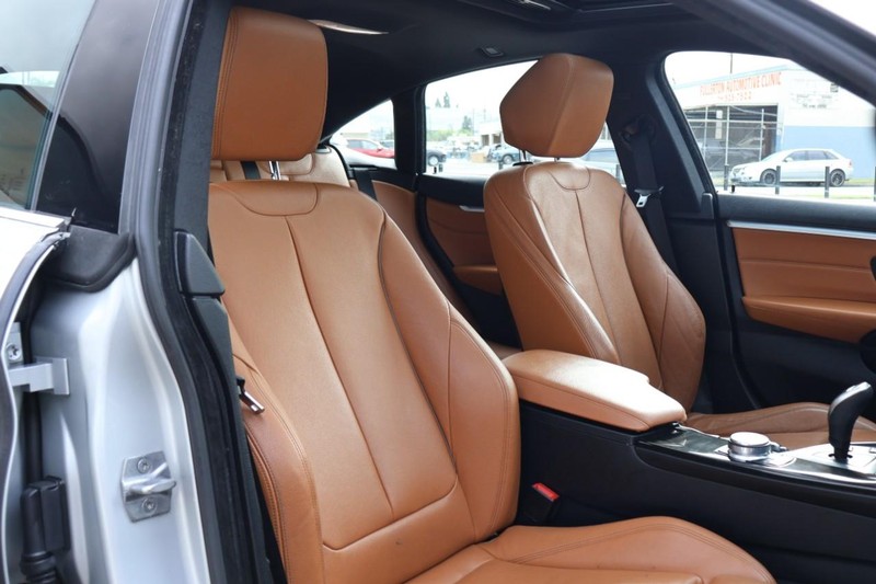 BMW 430i Vehicle Full-screen Gallery Image 25