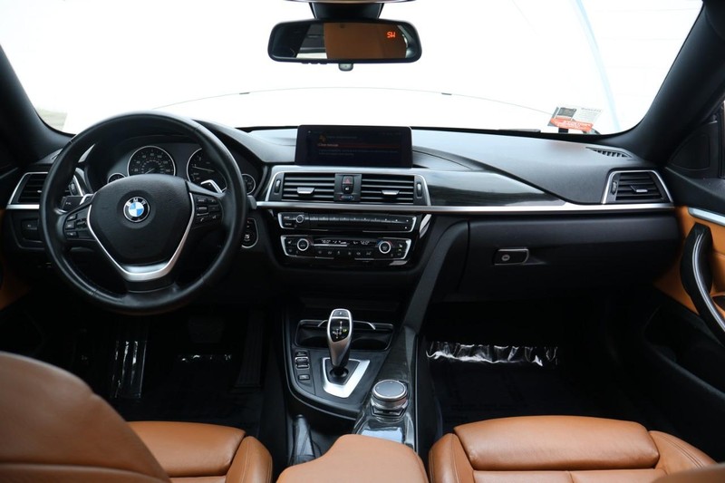 BMW 430i Vehicle Full-screen Gallery Image 27