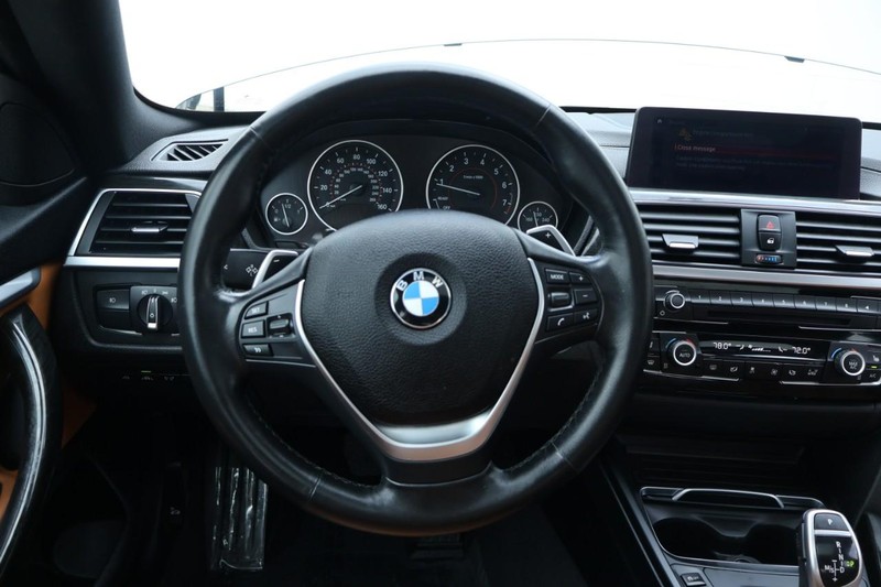 BMW 430i Vehicle Full-screen Gallery Image 29