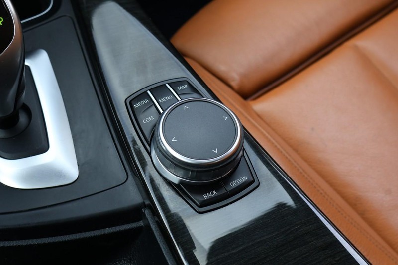 BMW 430i Vehicle Full-screen Gallery Image 40