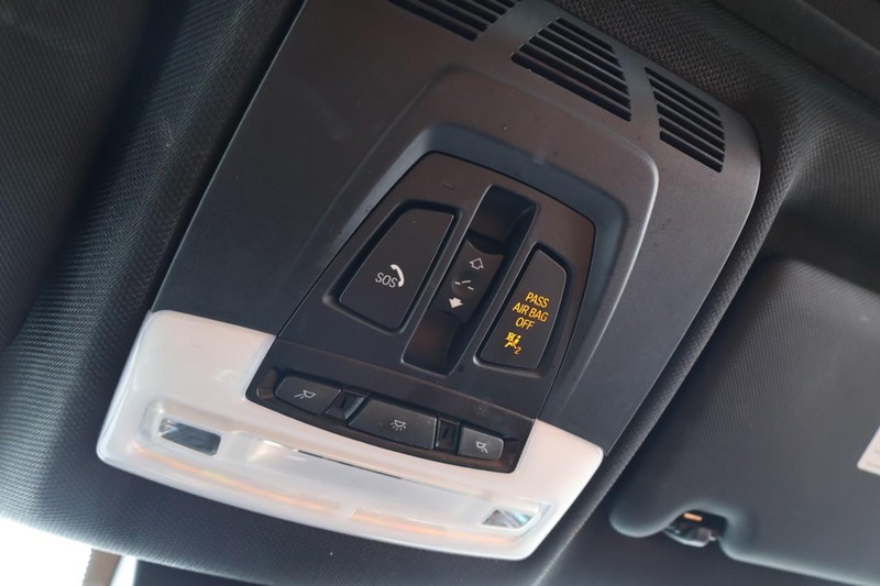 BMW 430i Vehicle Full-screen Gallery Image 41