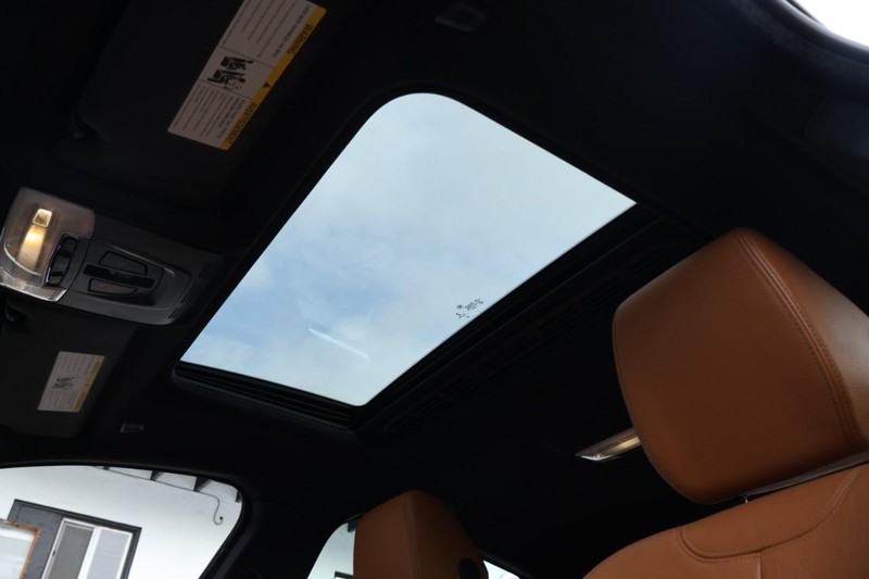 BMW 430i Vehicle Full-screen Gallery Image 42