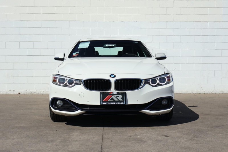 BMW 430i Vehicle Full-screen Gallery Image 02