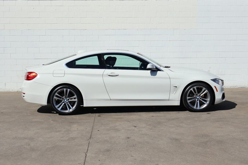 BMW 430i Vehicle Full-screen Gallery Image 04