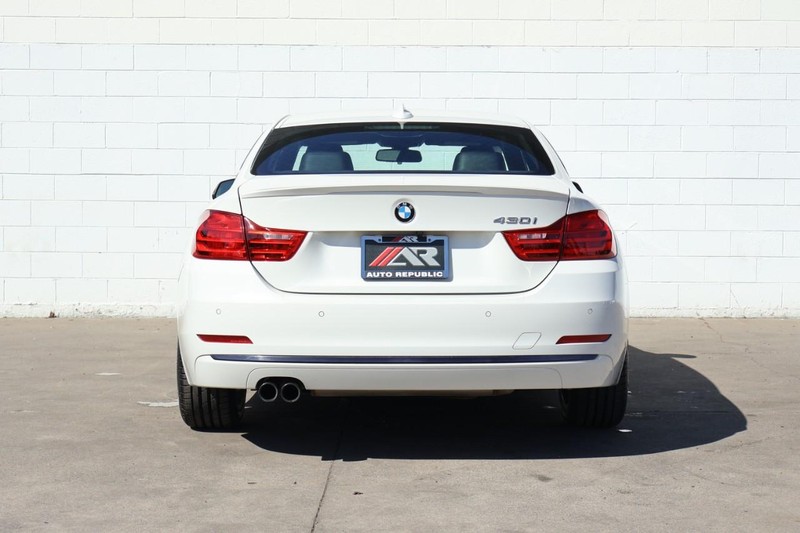 BMW 430i Vehicle Full-screen Gallery Image 06