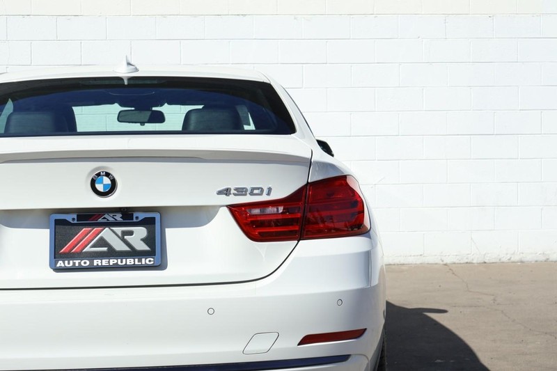 BMW 430i Vehicle Full-screen Gallery Image 07