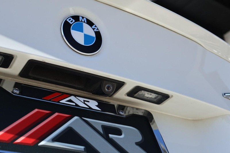 BMW 430i Vehicle Full-screen Gallery Image 08