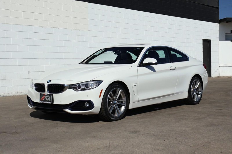 BMW 430i Vehicle Full-screen Gallery Image 12