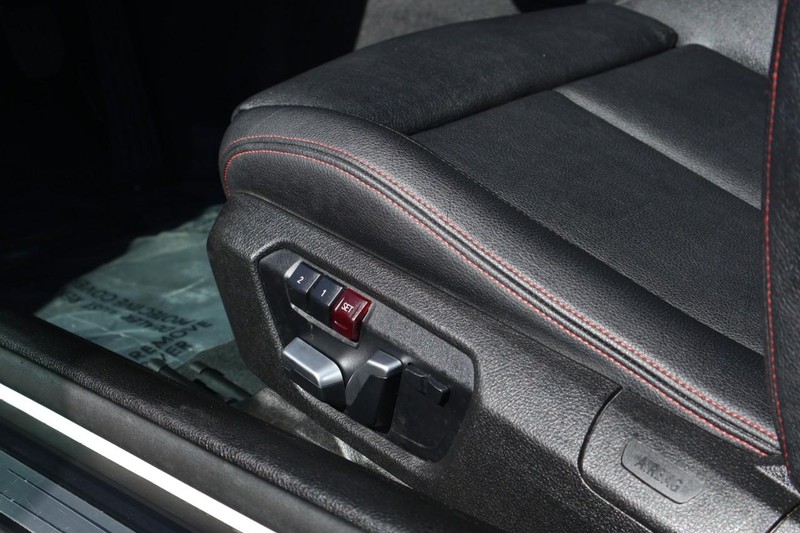 BMW 430i Vehicle Full-screen Gallery Image 19