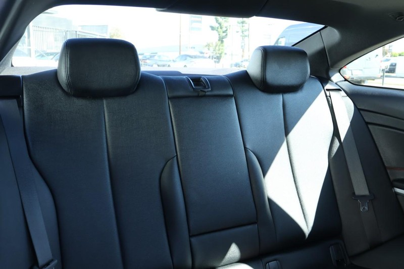 BMW 430i Vehicle Full-screen Gallery Image 25