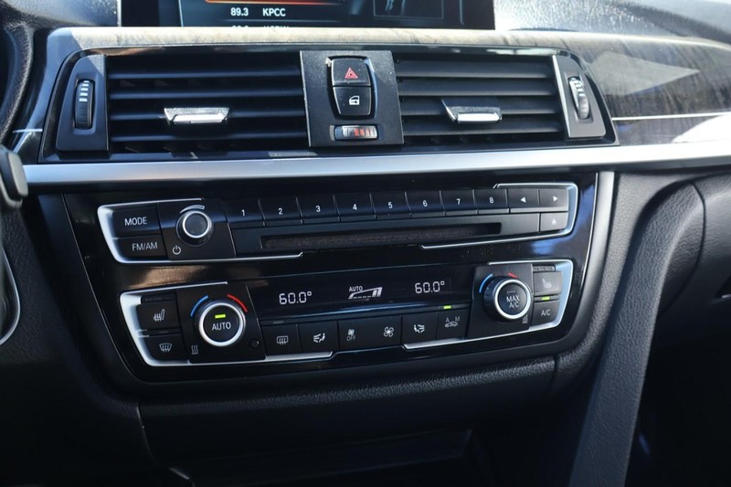 BMW 430i Vehicle Full-screen Gallery Image 33