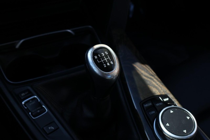 BMW 430i Vehicle Full-screen Gallery Image 36