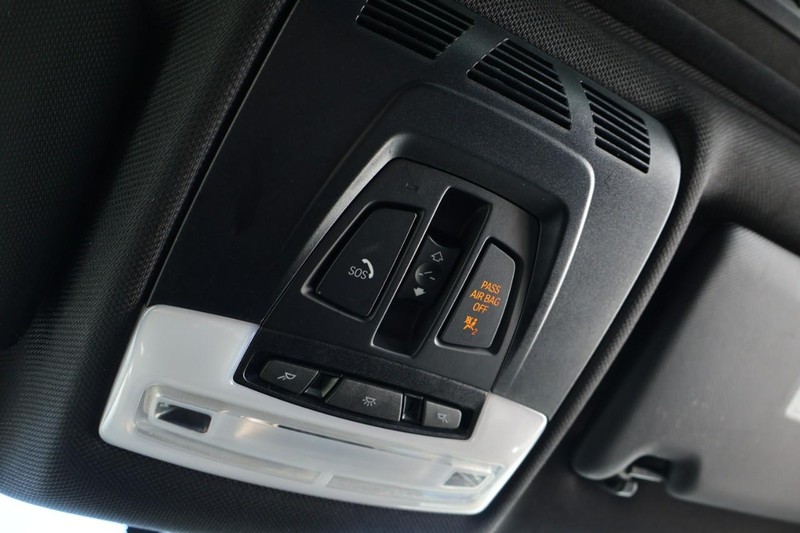 BMW 430i Vehicle Full-screen Gallery Image 38