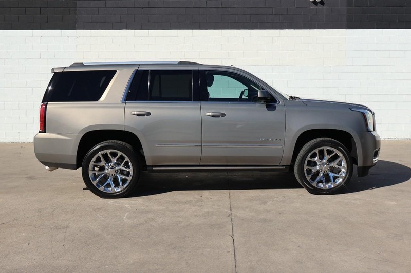 GMC Yukon Vehicle Full-screen Gallery Image 04