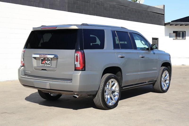 GMC Yukon Vehicle Full-screen Gallery Image 05