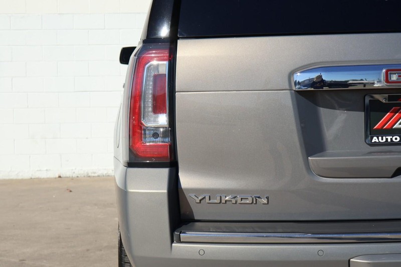 GMC Yukon Vehicle Full-screen Gallery Image 07