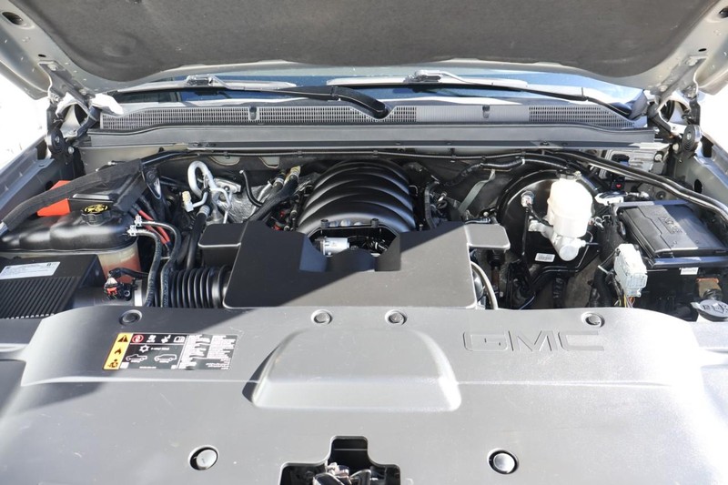 GMC Yukon Vehicle Full-screen Gallery Image 16