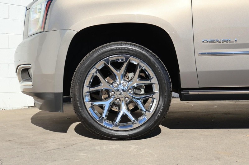 GMC Yukon Vehicle Full-screen Gallery Image 17